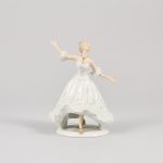 1039 2212 FIGURINE